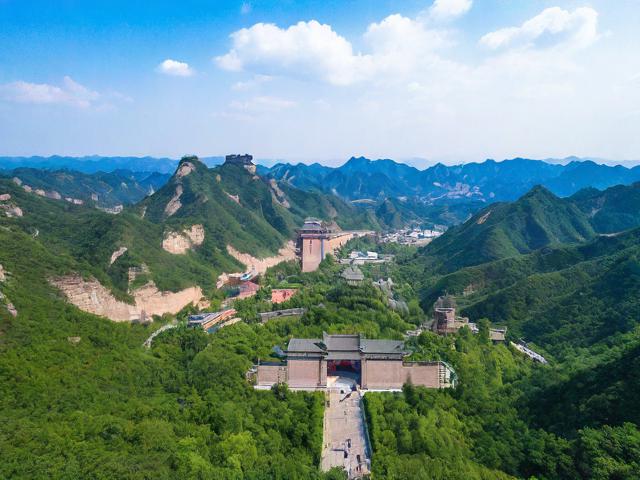 哪里的旅游景点多一点呢