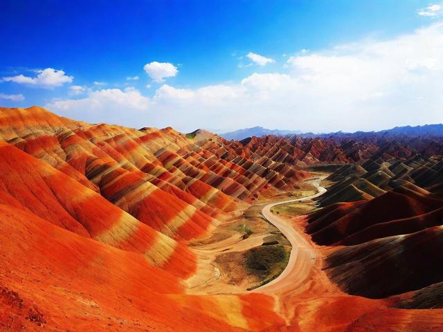 甘肃旅游攻略,必游景点与美食推荐,你准备好了吗?