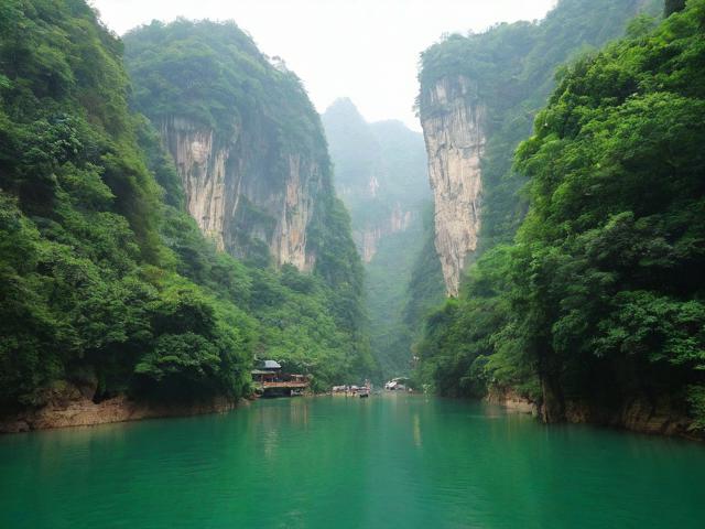 大龙洞的旅游景点在哪里