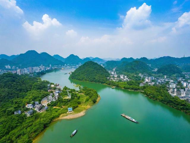 湖南旅行攻略,有哪些必去景点和美食推荐?