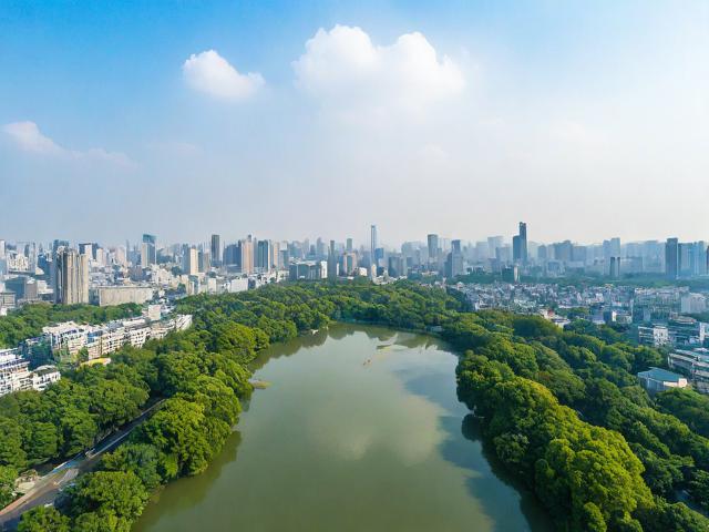 杭州旅游攻略大全,有哪些必去景点和美食推荐?