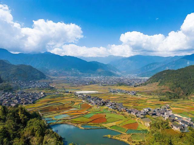 到云南旅游有几条旅游线路，探索七彩云南，精选旅游线路大盘点