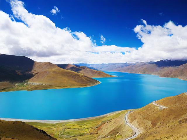 玉隆拉措的旅游景点在哪里