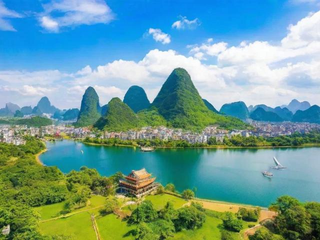 旅游景点去哪里更好看