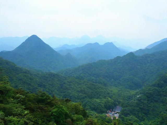 青城山游玩有哪些必去景点和实用攻略？