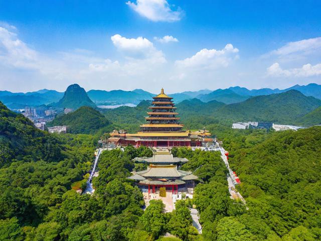 八月份去哪里旅游景点