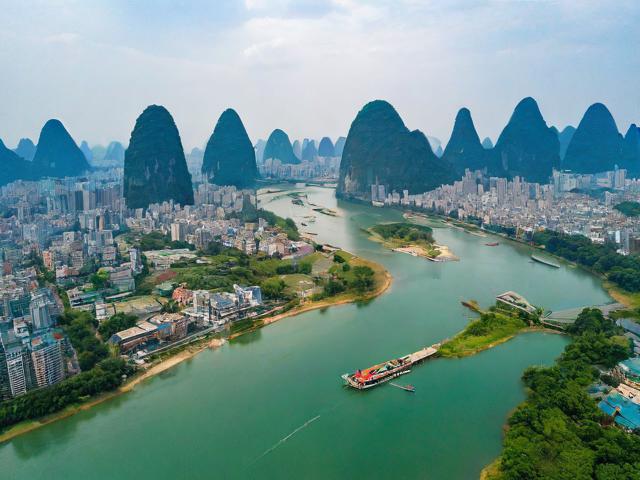 广西东兴旅游，哪些景点必去？，东兴旅游攻略，美食有哪些？，东兴旅游，如何安排行程？，东兴旅游，交通怎么选？，东兴旅游，住宿哪里好？