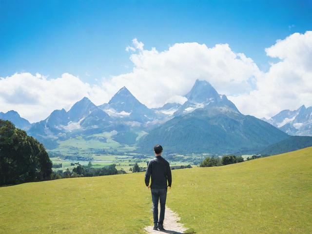 一个人适合去哪里旅游散心男生(一个人适合去哪里旅行散心)