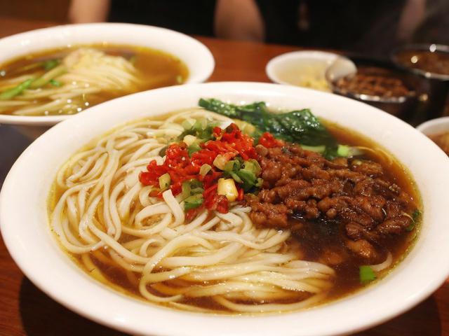 北京食宝街美食攻略,北京食宝街有哪些必尝美食?