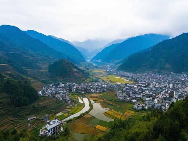 镇雄县里的旅游景点在哪里
