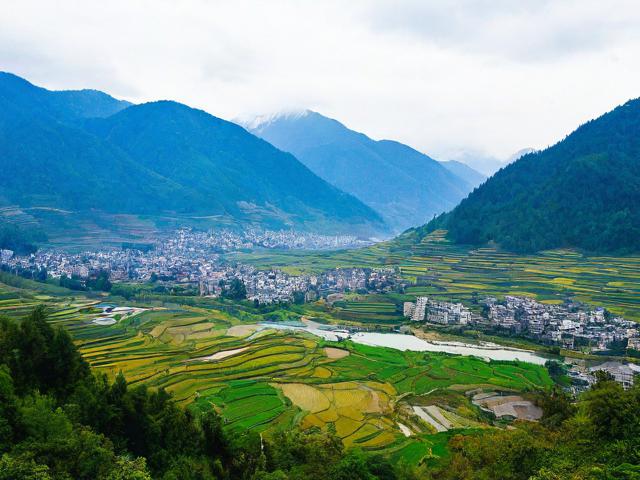 镇雄县里的旅游景点在哪里