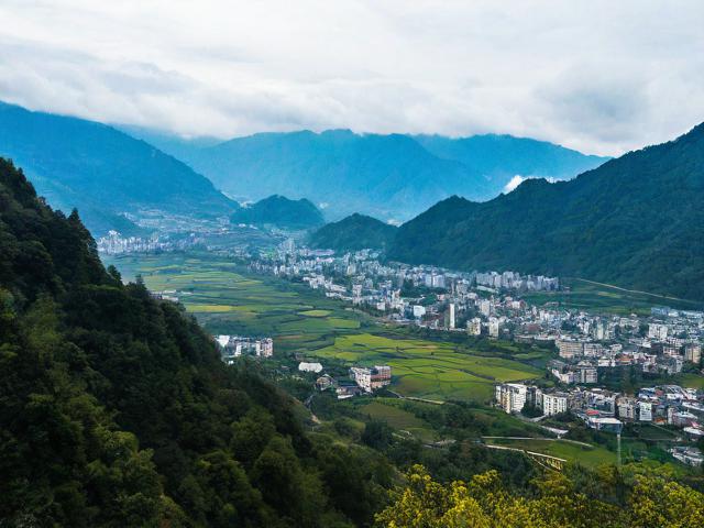 雅安有哪些不可错过的旅游景点和美食推荐?