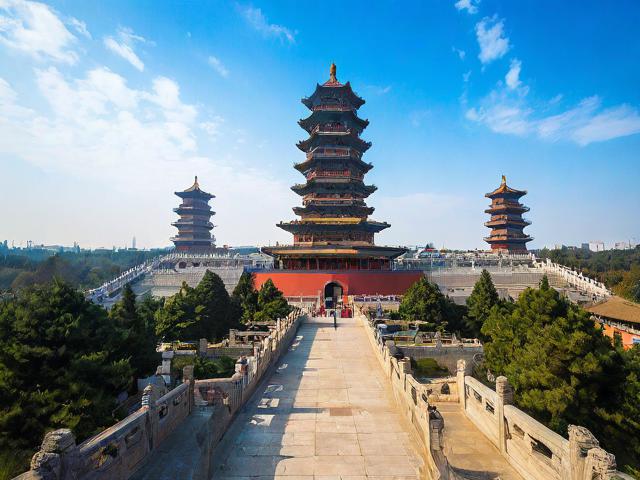 哪里旅游景点好玩一点儿