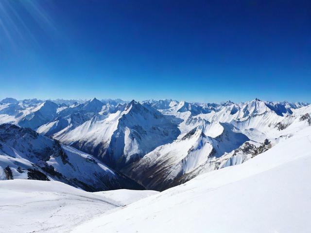 哈巴雪山攻略，探索哈巴雪山，有哪些必备攻略？