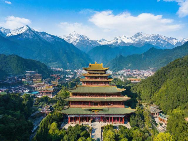 四川哪里旅游景点多一点