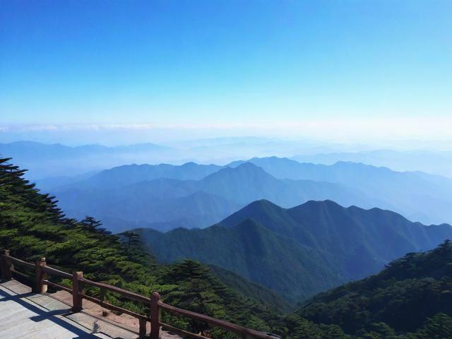 四川峨眉山旅游攻略,有哪些必去景点和注意事项?