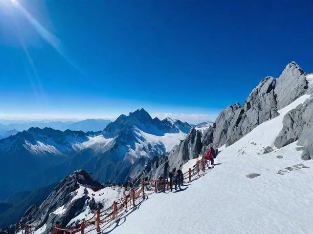 玉龙雪山穿衣攻略,如何根据季节选择合适服装?