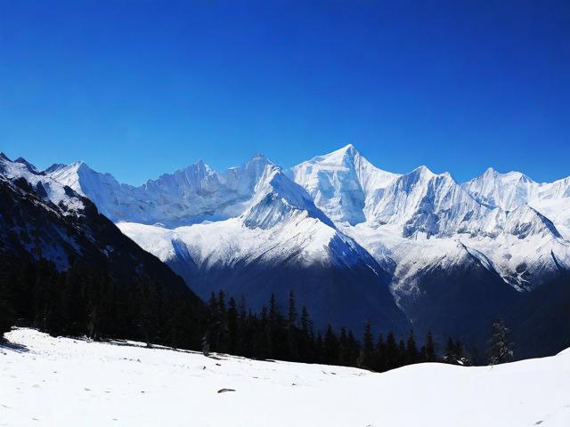 八月份中国哪里有雪山的旅游景点