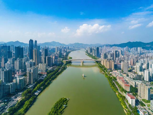 贵阳市旅游攻略,有哪些不可错过的景点和美食推荐?
