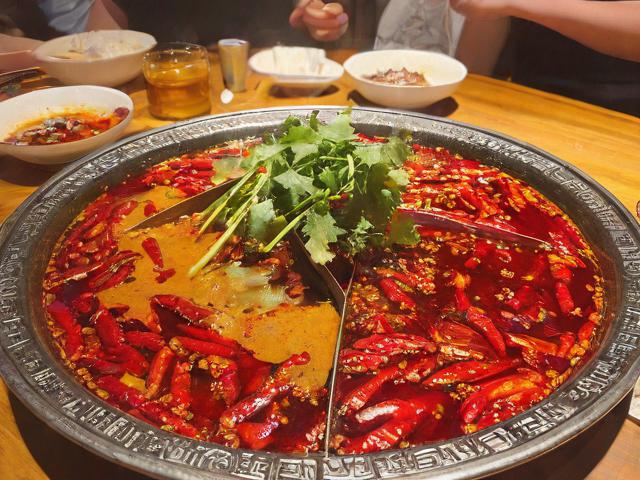 成都美食探秘,哪些地道美味不容错过?