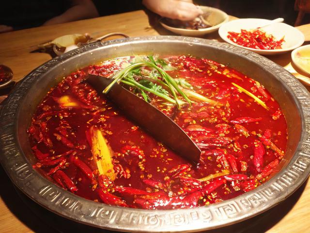 成都美食探秘,哪些地道美味不容错过?