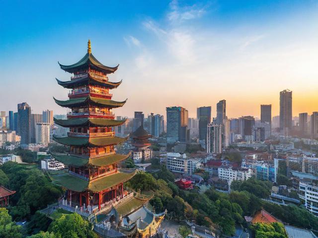 成都主要旅游景点有哪些英文介绍？