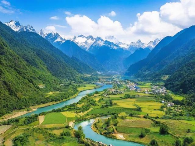 四川周边有哪些不容错过的旅游景点?