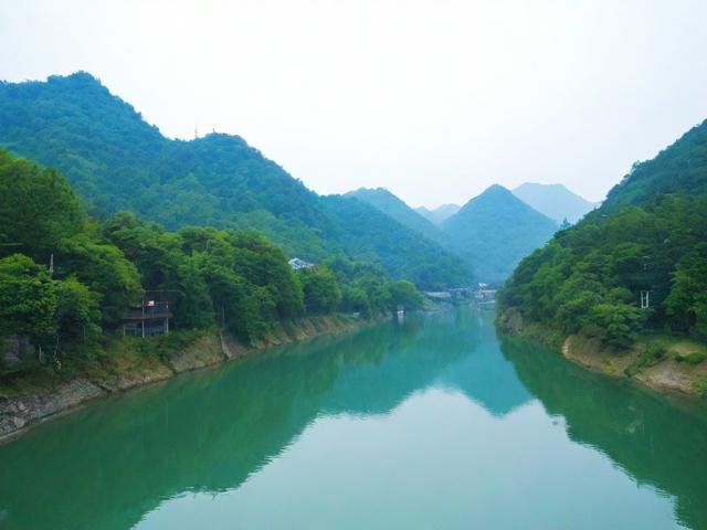 浙江安吉旅游攻略，有哪些不容错过的景点和美食推荐？