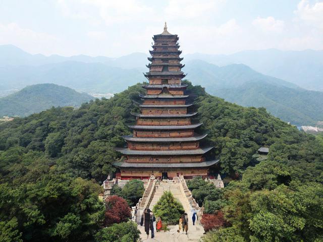 旅游景点人多时怎样提升游玩体验?
