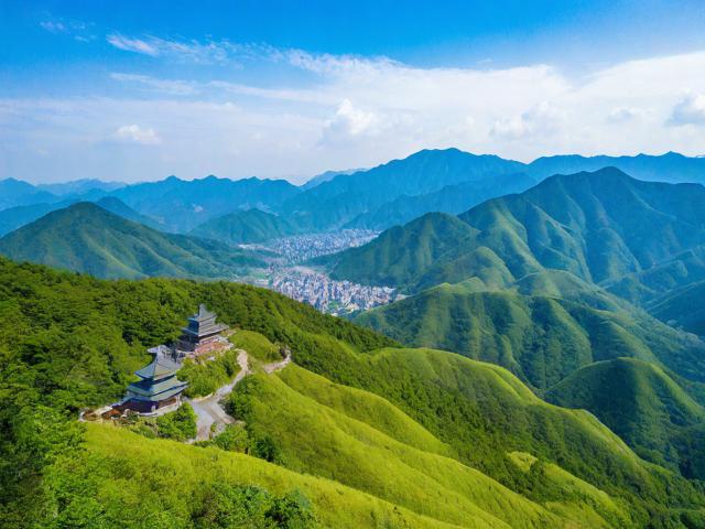 万山的旅游景点在哪里啊