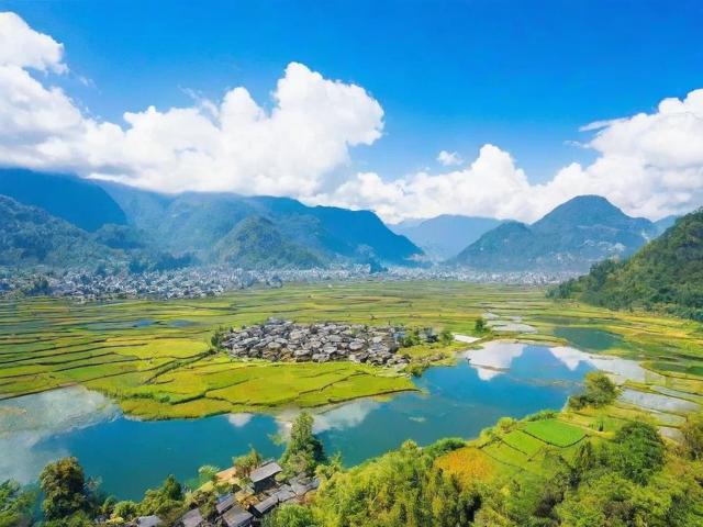 自驾游瑞丽住哪里去旅游景点方便