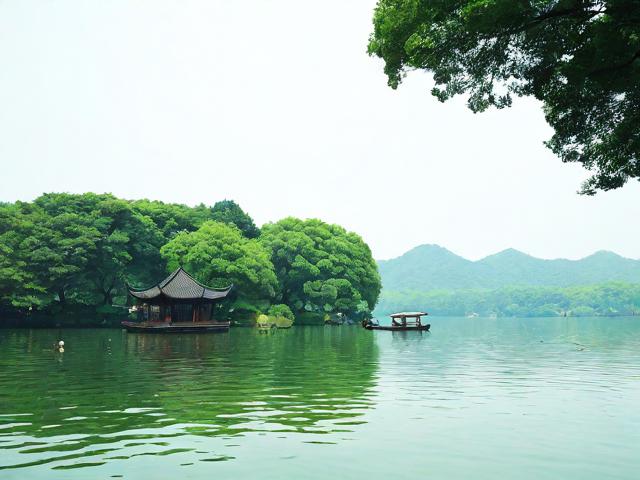 杭州西湖游玩有哪些必去景点和实用攻略?