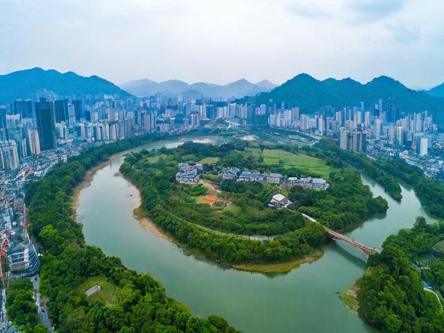 四川宜宾旅游攻略,有哪些必去景点和美食推荐?