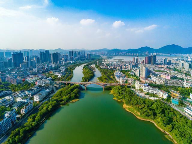 曲靖旅游攻略,有哪些不容错过的景点和美食?