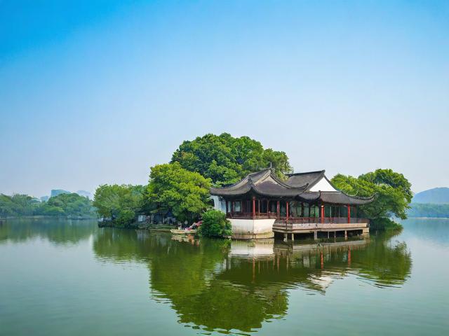 绍兴镜湖旁的旅游景点在哪里