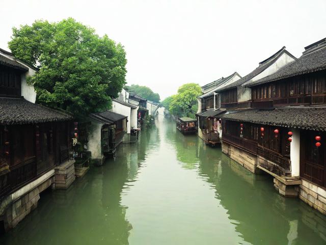苏州旅游有哪些必去景点和美食推荐?