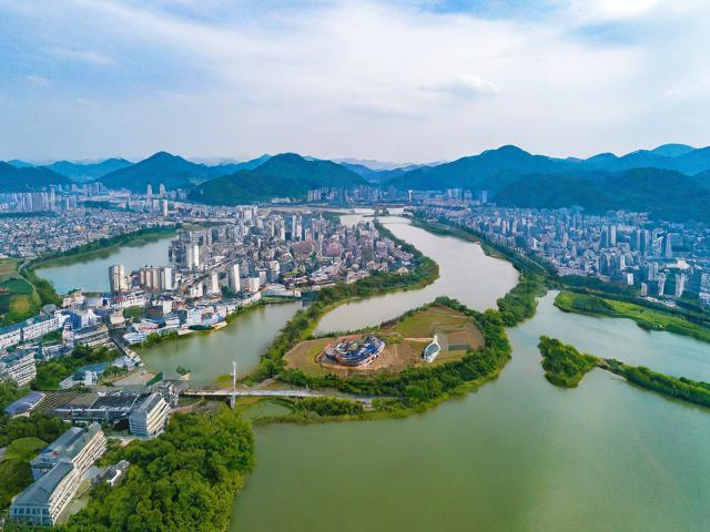 福建平和县旅游景点,灵通岩悬空寺值得一去吗?