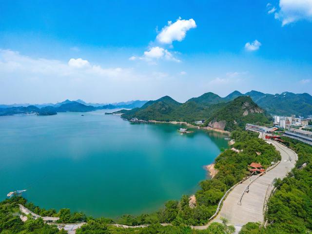 天热哪里旅游景点好去