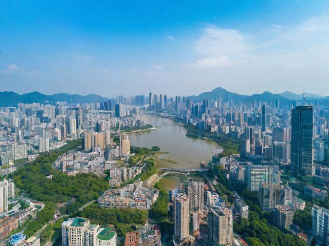 贵阳旅游攻略,有哪些必去景点和美食推荐?