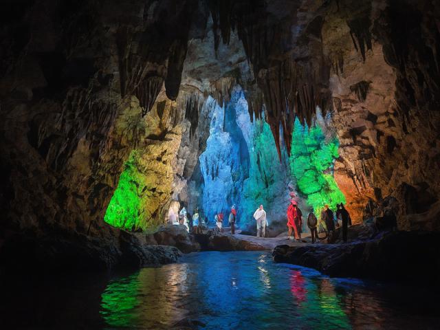 怡保著名的山洞旅游景点位置在哪?