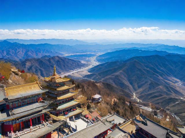 五台山离哪里近旅游景点