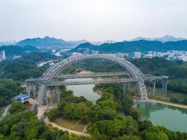 哪里有鹊桥旅游景点啊
