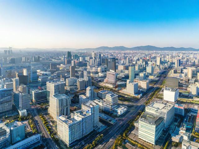 新宿旅游攻略，有哪些必去景点和美食推荐？