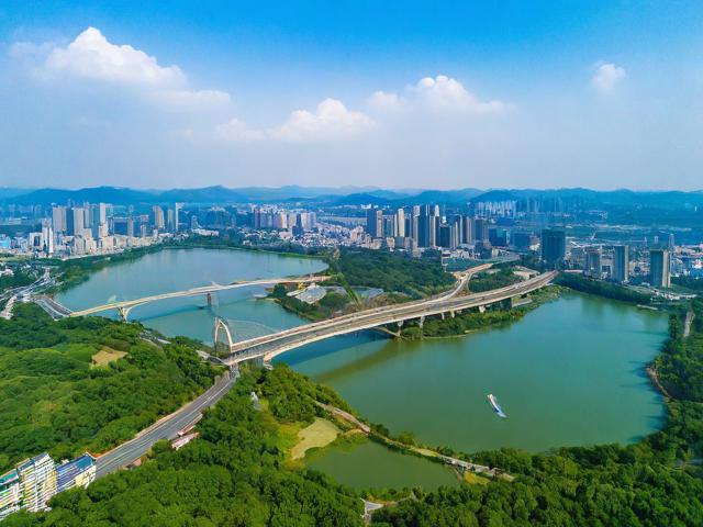 湖北周边省份有哪些必去的旅游景点?