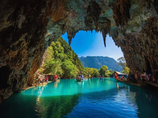 云南旅游景点洞是哪里好