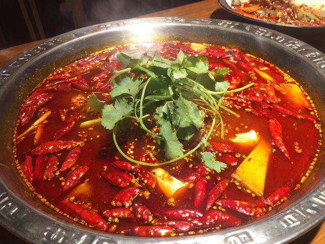 重庆美食探秘,哪些地道美味不容错过?