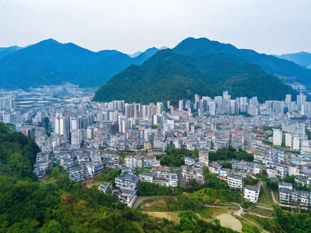 岭脚镇的旅游景点在哪里?