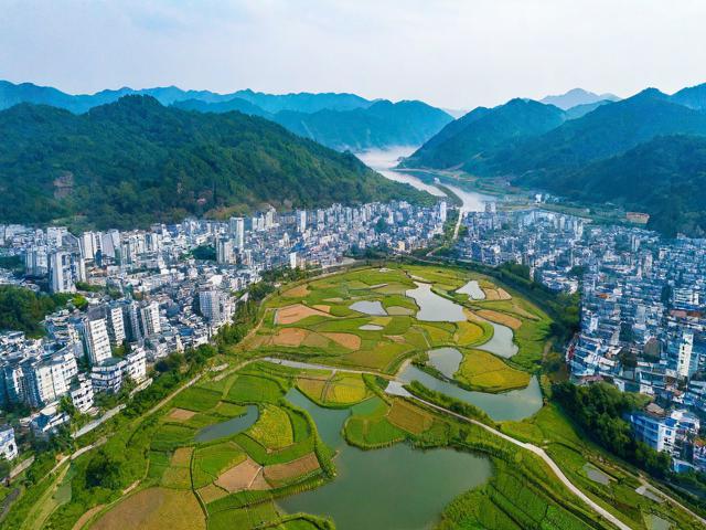 格宜镇最近的旅游景点在哪里