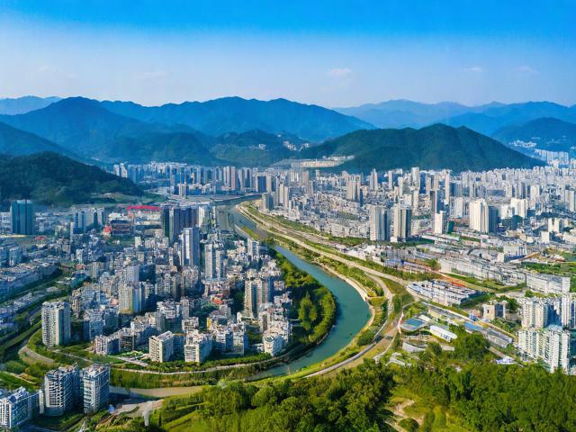 清镇旅游攻略第一次去清镇怎么玩？超全景点美食交通指南！