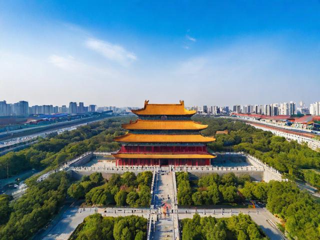 辽宁有哪些值得一去的景点？，辽宁旅游必去的景点有哪些？，辽宁景点众多，哪些最不容错过？，辽宁的著名景点都在哪里？，辽宁有哪些适合全家游玩的景点？